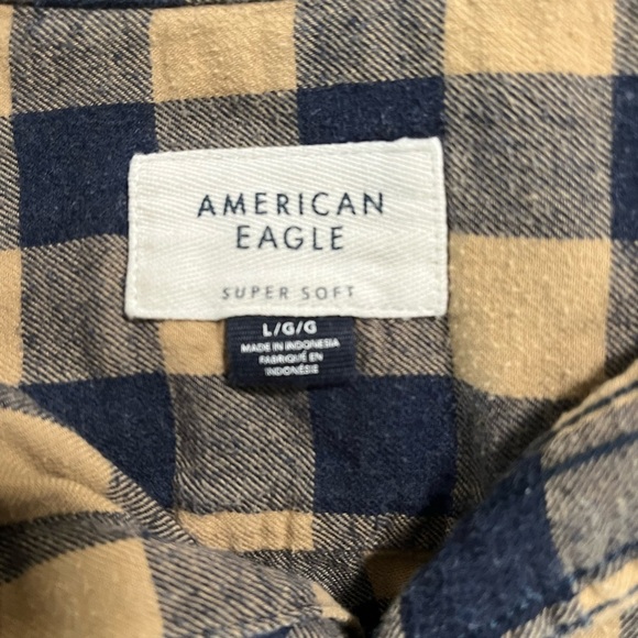 American Eagle Super Soft Navy and Beige Plaid Flannel Shirt Men’s Large - Picture 2 of 4